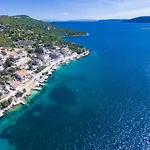 Kamelicina فيلة