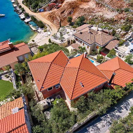 Kamelicina * Vinišće