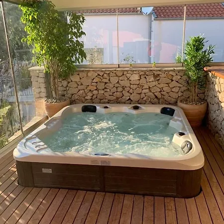 Kamelicina Villa Vinisce