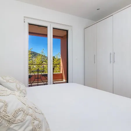 فيلة Kamelicina Vinišće