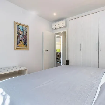 Kamelicina * Vinišće