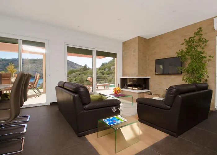 فيلة Kamelicina Vinišće