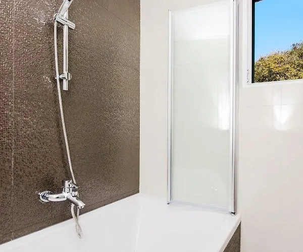 فيلة Kamelicina Vinišće