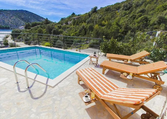 Kamelicina فيلة Vinišće