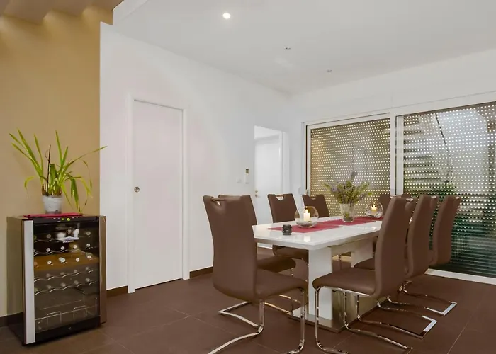 فيلة Kamelicina Vinišće